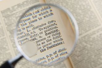 what is a magnifying glass used for