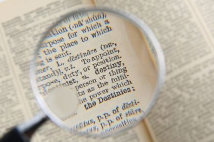 what is a magnifying glass used for