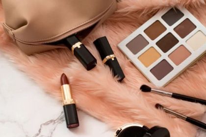 50s Fashion Makeup featuring red lipstick, winged eyeliner, defined eyebrows, and rosy cheeks