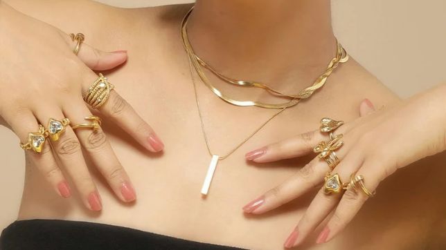 Fashion Rose Gold Chain Collar with an elegant and modern jewelry design